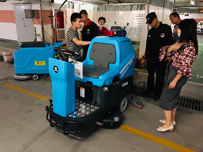  鼎潔盛世洗地機助力小區(qū)停車場，零差評57